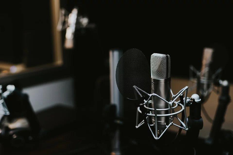 AI语音克隆所需的纯净样本录制环境与设备